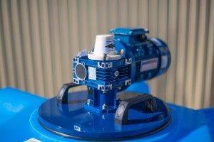 Емкость T 2000 с лопастной мешалкой 
